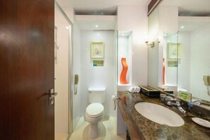 Minibar, in-room safe, alarm clocks