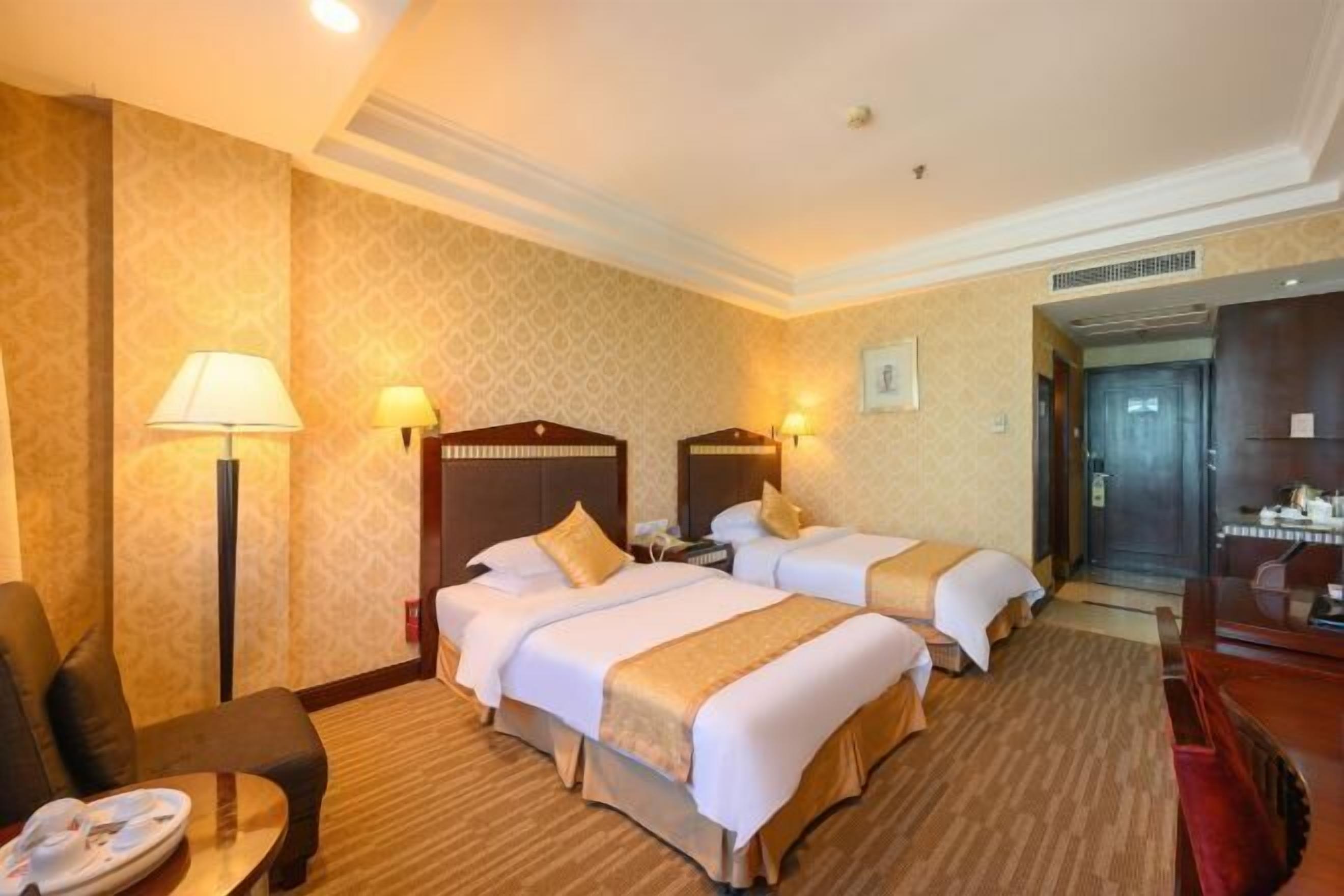 Minibar, Zimmersafe, Wecker