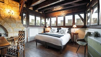Premium bedding, individually furnished, desk, iron/ironing board