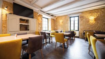 Tägliches nach Wunsch zubereitetes Frühstück (13 EUR pro Person)