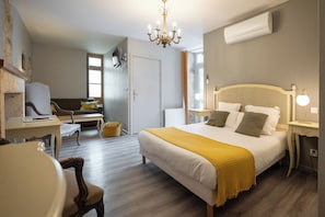 Premium bedding, individually furnished, desk, iron/ironing board - Hôtel la Couleuvrine (Sarlat-la-Canéda)