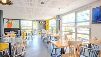 Lunch and dinner served