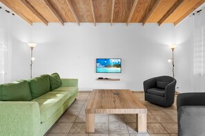 Comfort-Apartment, Hügelblick | Wohnbereich