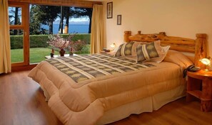 Camas com colchões pillow-top, cofres nos quartos