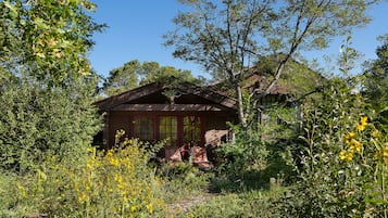 The Cottage in the Woods | Garden view