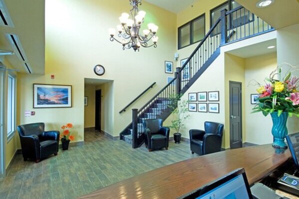 Lobby - Midland Inn & Suites (Midland)