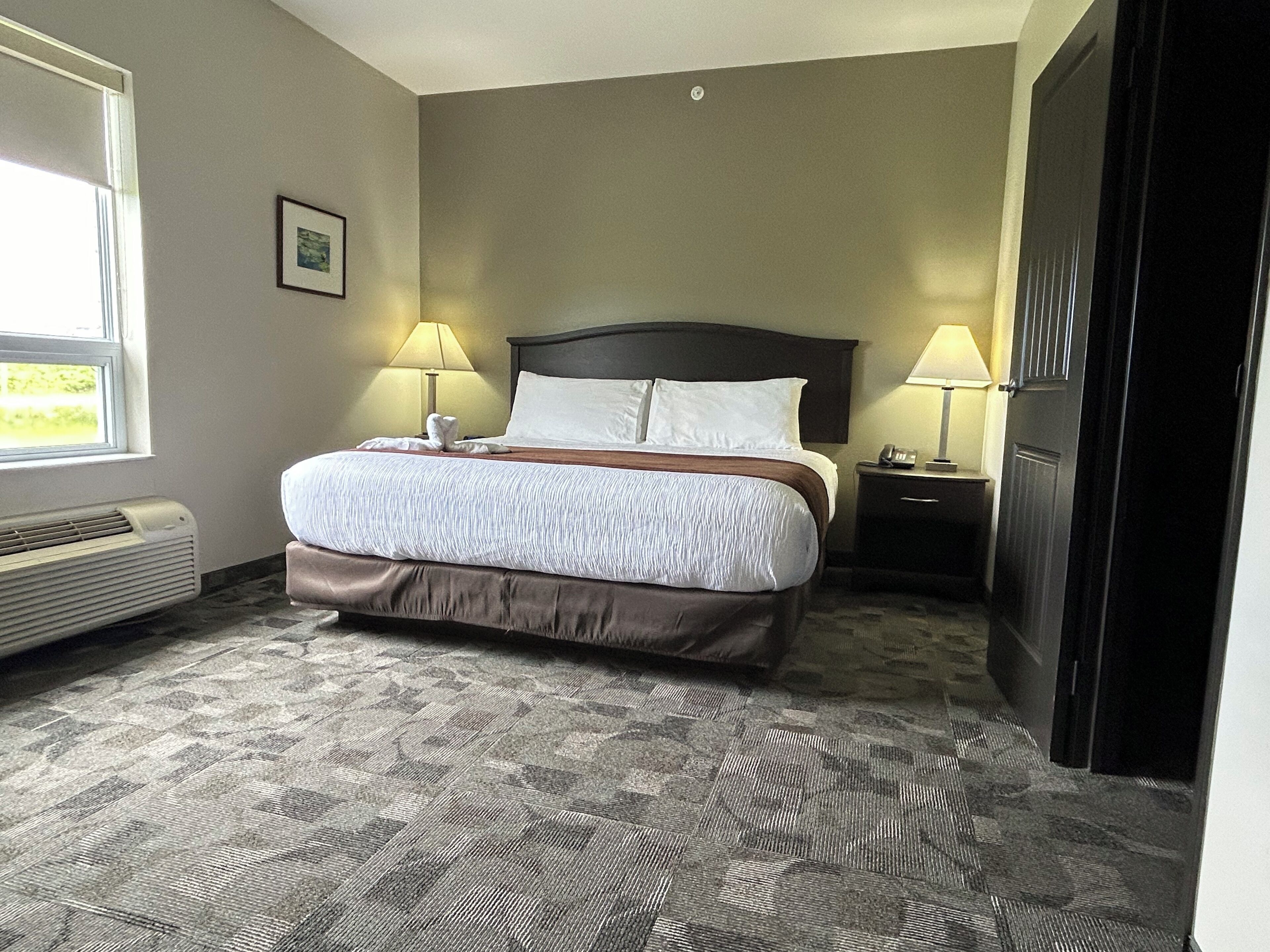 executive suite | egyptian cotton sheets, premium bedding, pillow-top beds, desk