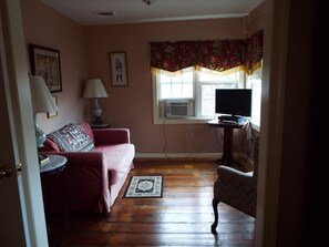 Triple Room, Ensuite, Garden View (Lydia Leister Suite)