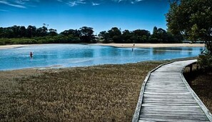 鄰近海灘