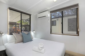 ผ้าม่านกันแสง, Wi-Fi ฟรี, ผ้าปูที่นอน