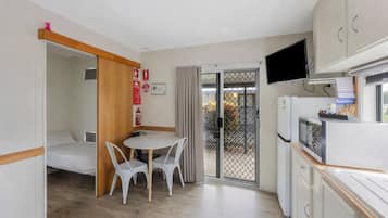 Basic Cabin - Sleeps 3 - Dog Friendly | Dining room
