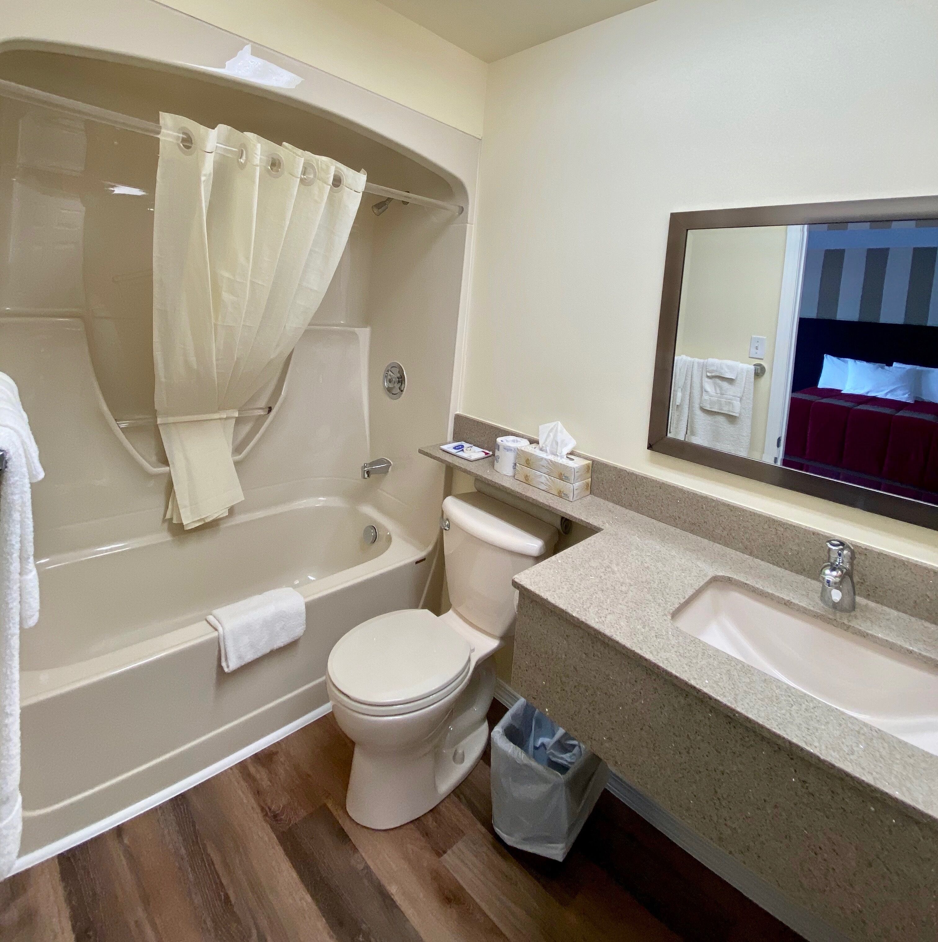Standard Room, 2 Double Beds | Bathroom