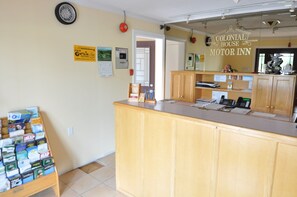 Lobby - Colonial House Motor Inn (Tay Valley)
