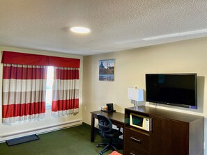 Standard-huone, 1 keskisuuri parisänky | Työpöytä, kannettavalle tietokoneelle sopiva työtila, pimennysverhot