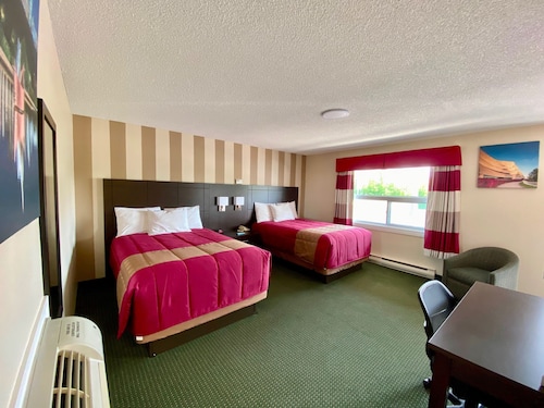 Colonial House Motor Inn