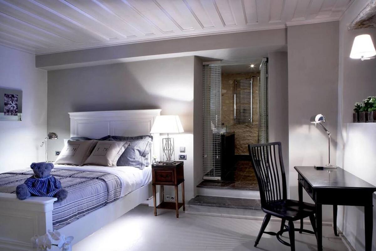 Tower Junior Suite Private Veranda, Garden View | ميني بار وخزنة داخل الغرفة ومكتب وتجهيزات عازلة للصوت