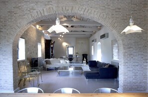 Landlord Manor | 迷你吧、房內夾萬、書桌、隔音