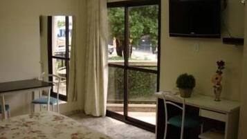 Apartamento TV/AR Duplo Terreo | Escrivaninha, ferros/tábuas de passar roupa, Wi-Fi de cortesia
