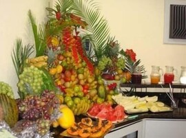 Café da manhã com buffet grátis todos os dias