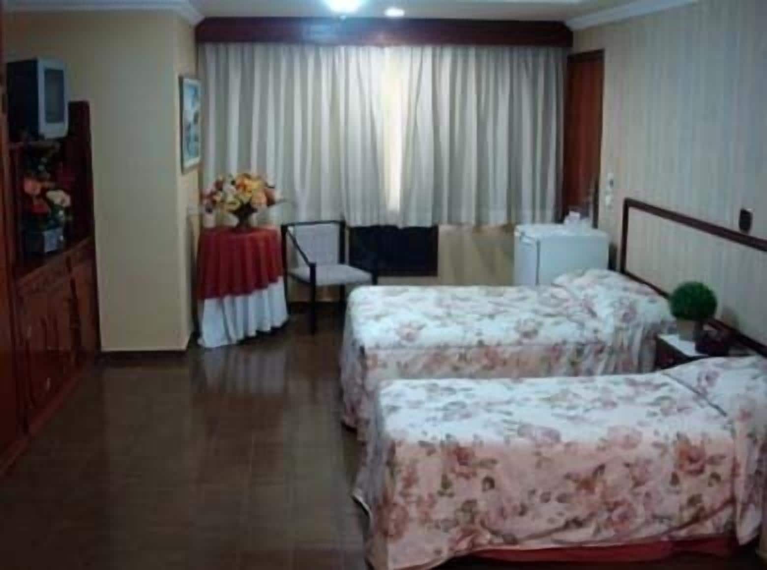 standard quadruple room | desk, iron/ironing board, free wifi, bed sheets