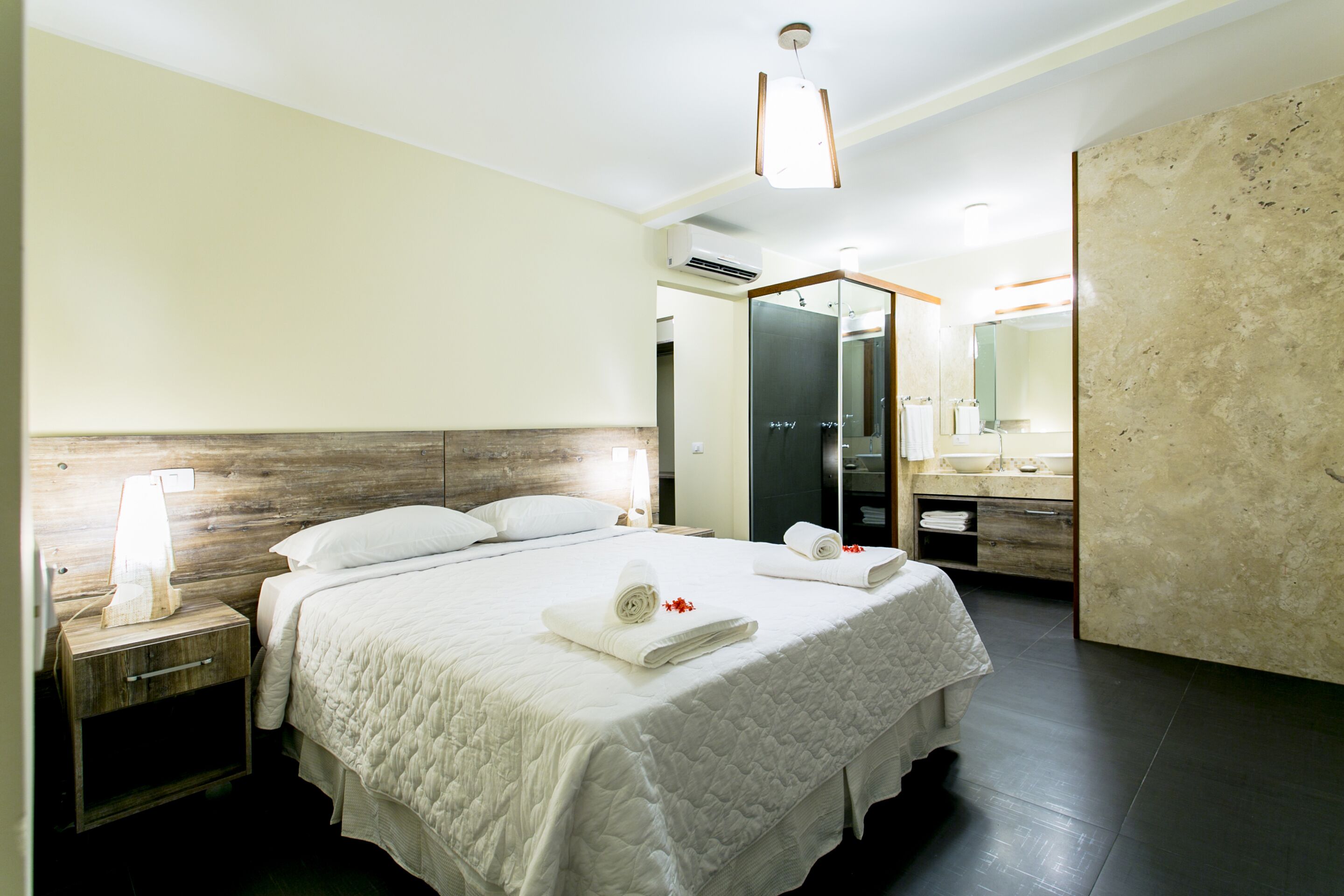 exclusive chalet | 2 bedrooms, premium bedding, blackout curtains, soundproofing