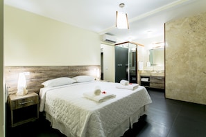 Exclusive Chalet | Premium bedding, blackout drapes, soundproofing, free cribs/infant beds