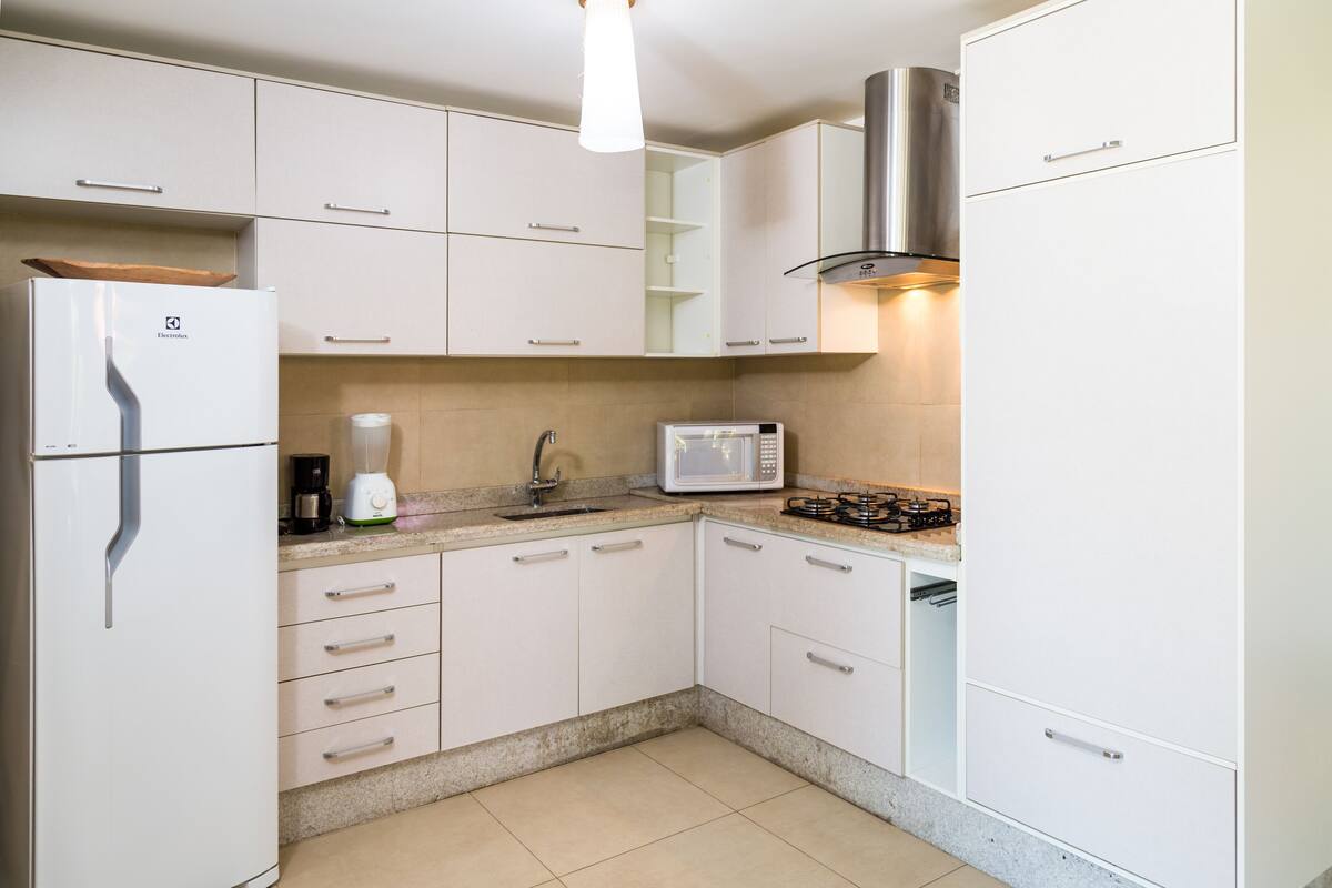 suite (quadruple) | private kitchen | fridge, microwave, blender, cookware/dishes/utensils