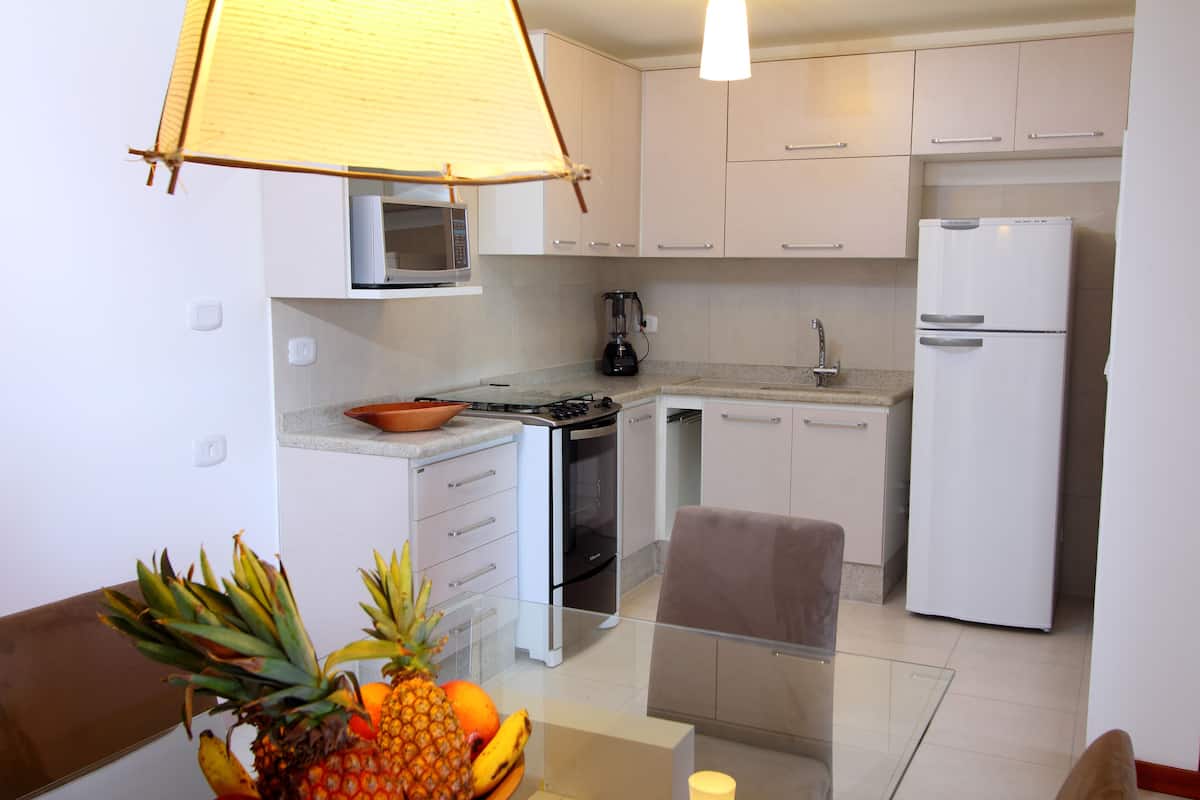suite (double) | private kitchen | fridge, microwave, blender, cookware/dishes/utensils