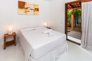 Premium bedding, blackout curtains, soundproofing, free cots/infant beds - Toko Village (Porto Seguro)