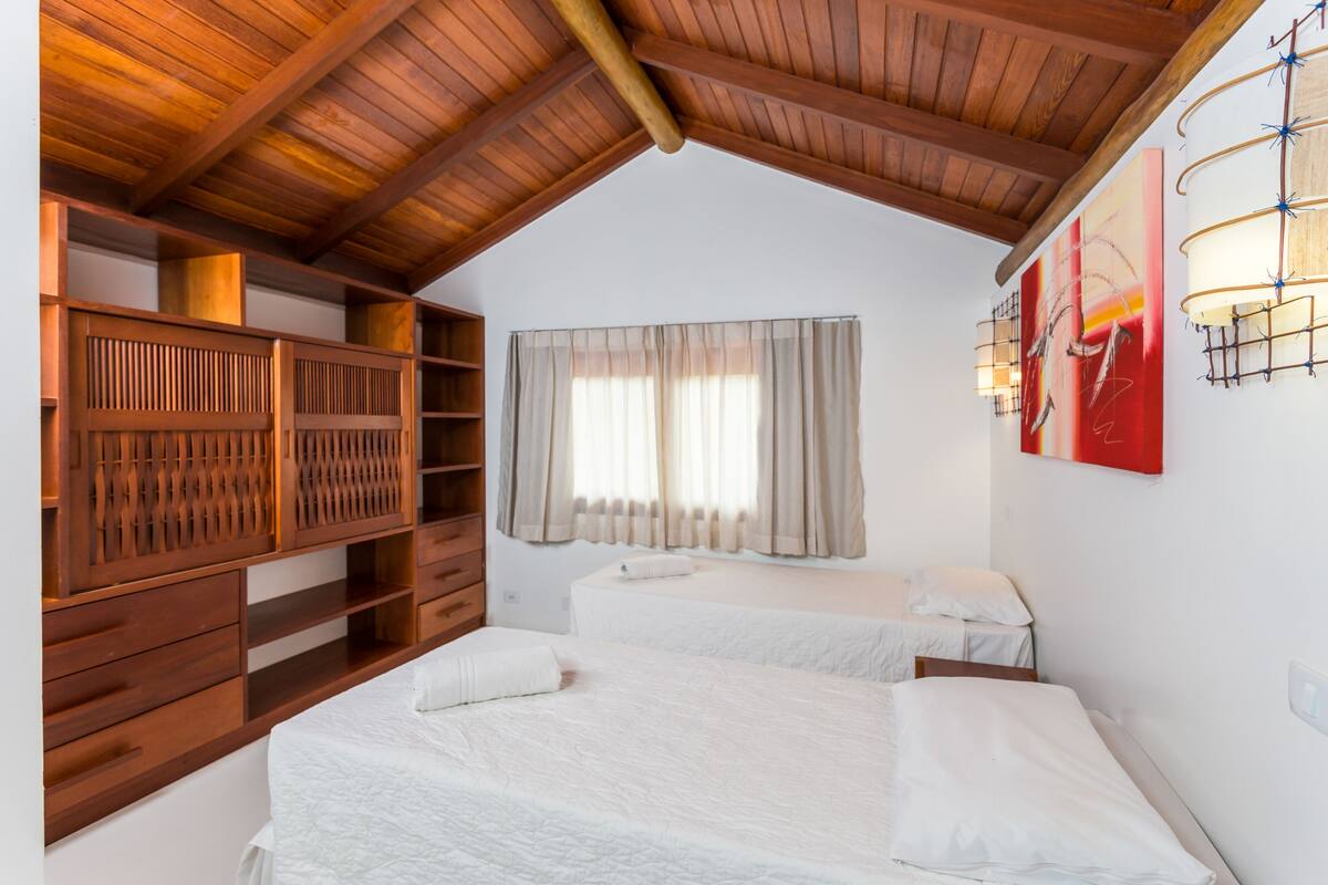 luxury house | 2 bedrooms, premium bedding, blackout curtains, soundproofing