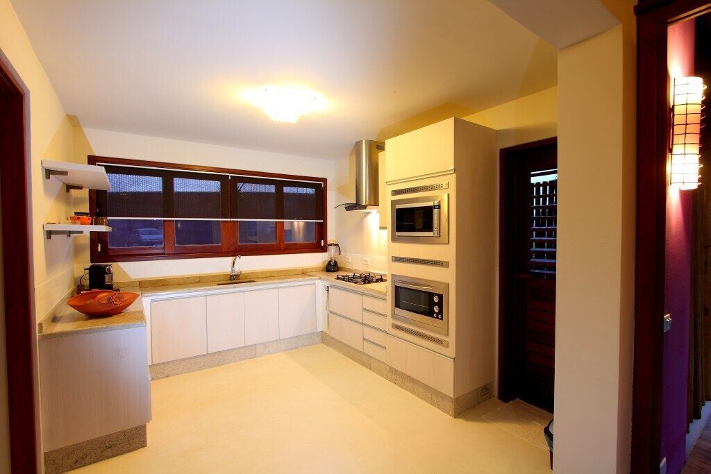 luxury house | private kitchen | fridge, microwave, blender, cookware/dishes/utensils