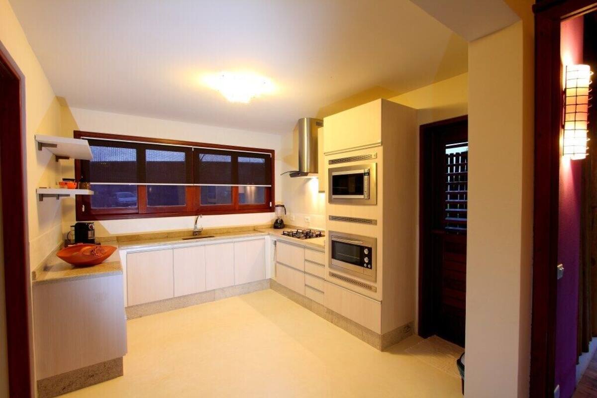 luxury house | private kitchen | fridge, microwave, blender, cookware/dishes/utensils
