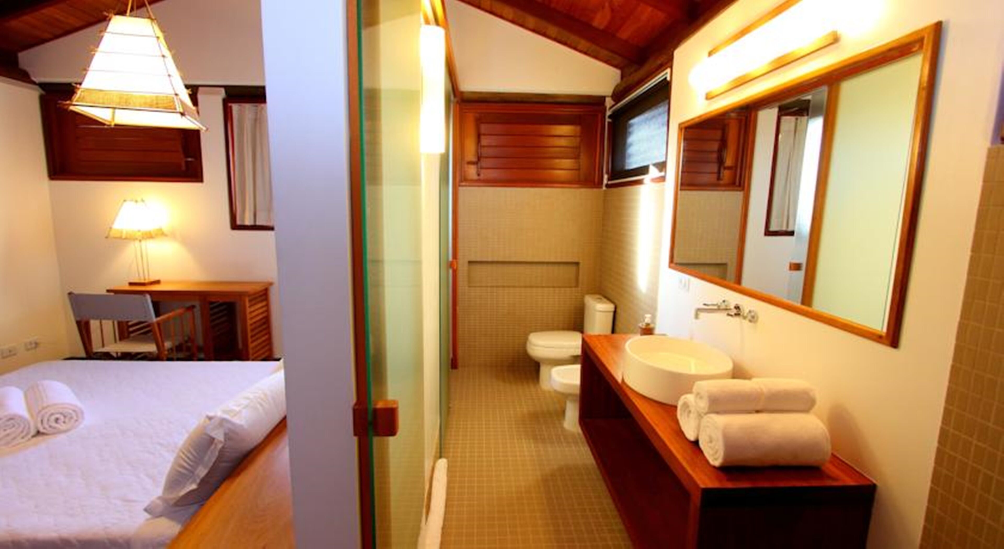 Bathroom | Shower, hair dryer (on request), bidet, towels