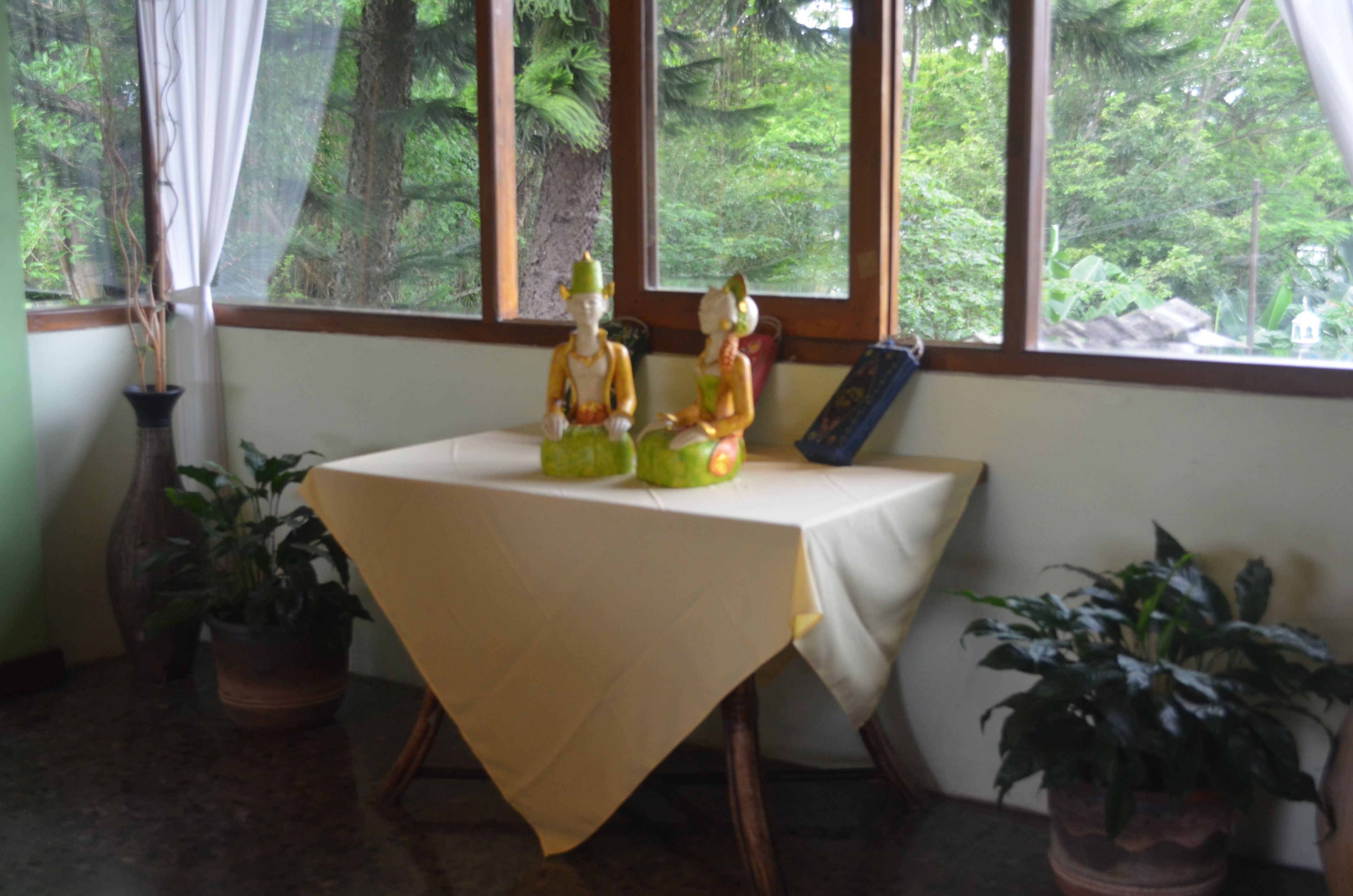 daily cooked-to-order breakfast for a fee