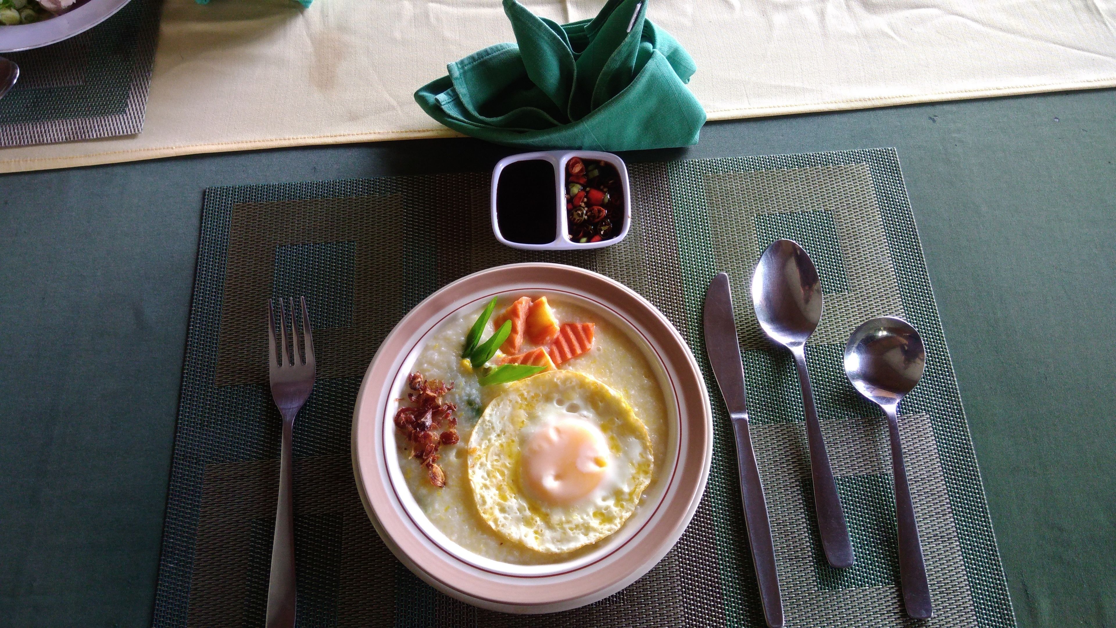 daily cooked-to-order breakfast for a fee