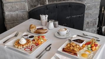 Se sirven desayunos, cenas, brunch y cocina francesa