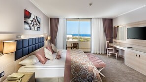 Suite | Free minibar, in-room safe, free cribs/infant beds, free rollaway beds - Miracle Resort Hotel - All Inclusive (Antalya)