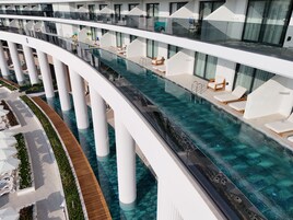 Family Swim Up Suite | 花园景观