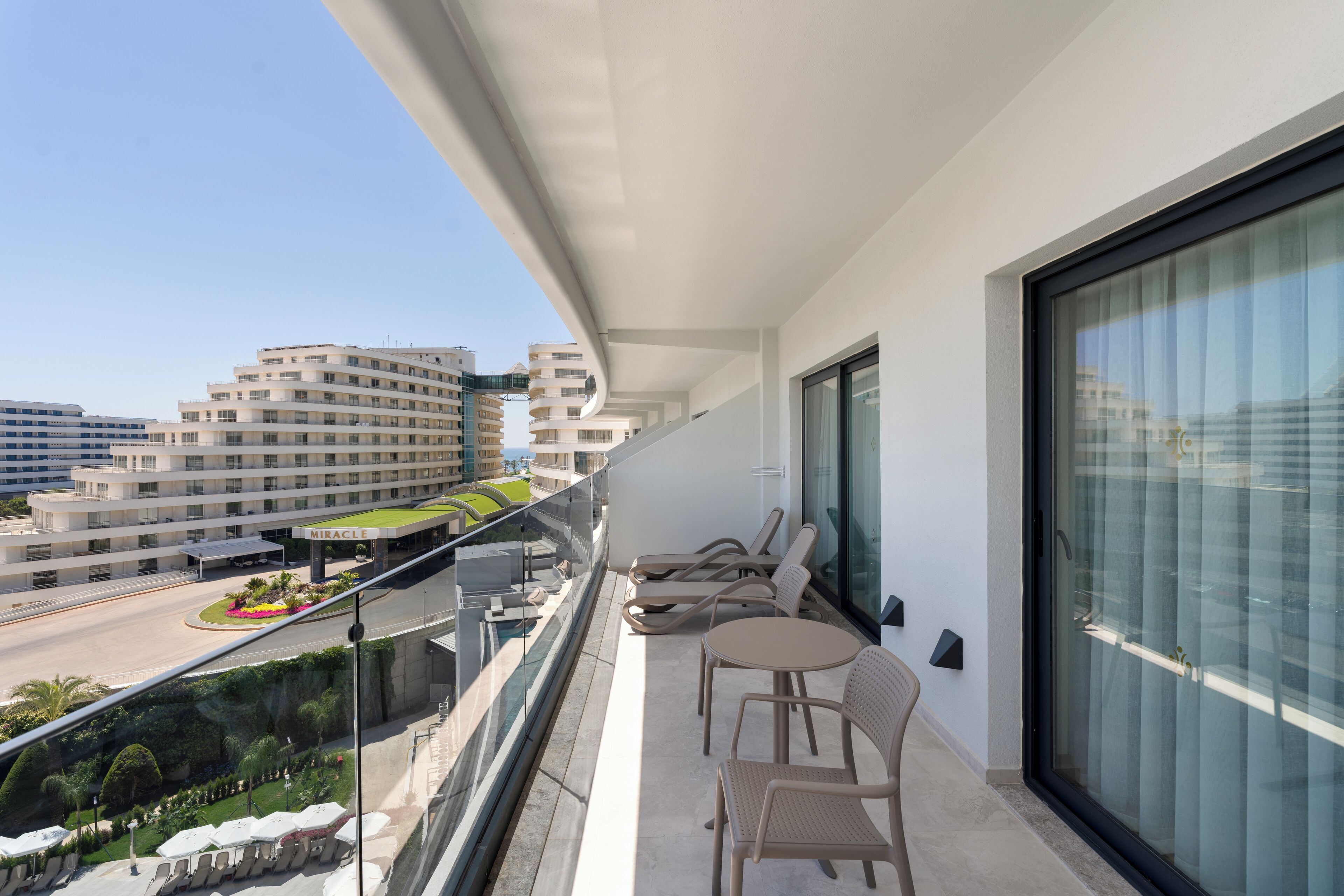 Family Suite | Uitzicht vanaf balkon