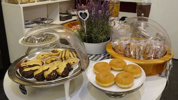 Tägliches inbegriffenes Frühstück zur Selbstbedienung