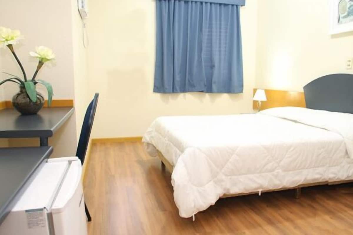 Luxe beddengoed, donzen dekbedden, pillowtop-bedden, een minibar