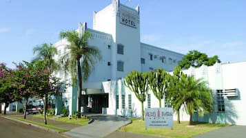 Vista frontal de la propiedad