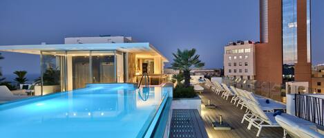 Kolam renang terbuka bermusim