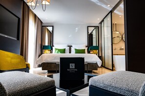 Suite – junior | Minibar, safe på rommet, lydisolert og strykejern/-brett