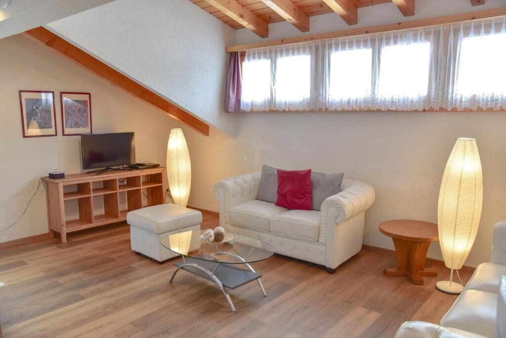 32-inch lcd tv with digital channels, tv