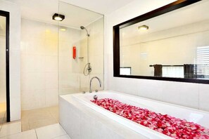 Suite | Bathroom - Ganga Hotel & Apartments (Denpasar)