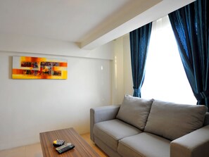 Deluxe Room | Living room