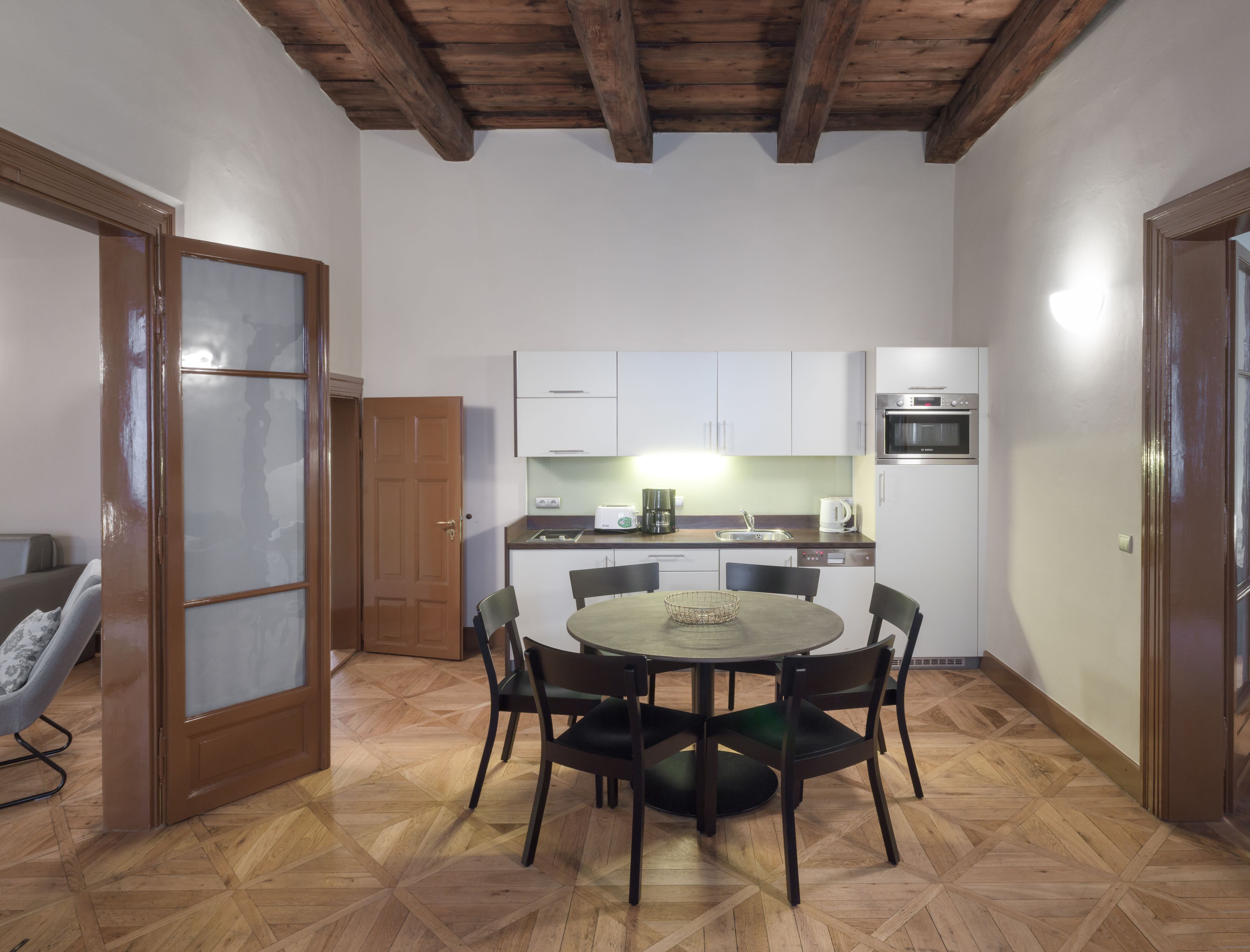 Apartamento, 2 habitaciones (Kate - 2nd floor) | Cocina privada | Frigorífico, microondas, horno y placa de cocina