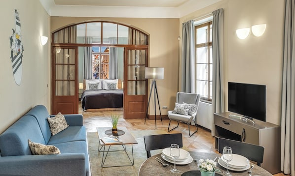 Apartment, 2 Bedrooms | Hypo-allergenic bedding, individually decorated, individually furnished