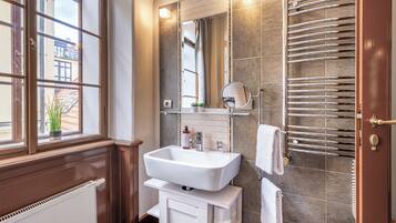 Apartment, 2 Bedrooms | Bathroom | Shower, designer toiletries, hair dryer, towels